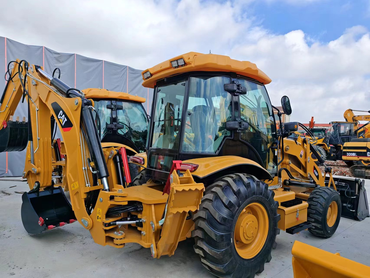 CATERPILLAR 420F - מחפרון: תמונה 2 CATERPILLAR 420F - מחפרון: תמונה 2