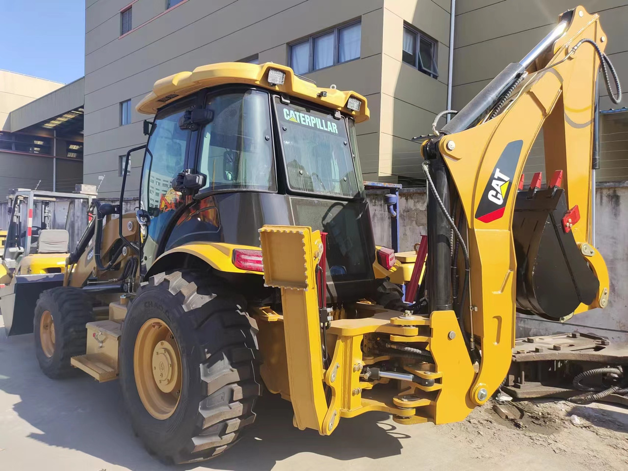 CATERPILLAR 420f - מחפרון: תמונה 2 CATERPILLAR 420f - מחפרון: תמונה 2