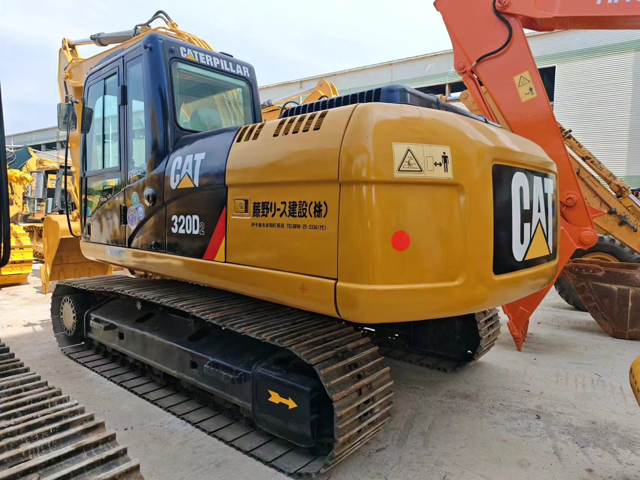 CATERPILLAR CAT 320D2 - מחפר סורק: תמונה 1 CATERPILLAR CAT 320D2 - מחפר סורק: תמונה 1