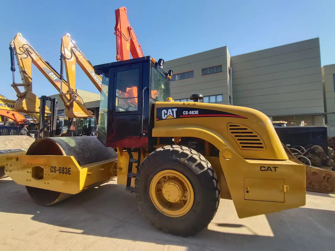 CATERPILLAR CS683E - מדחס: תמונה 1 CATERPILLAR CS683E - מדחס: תמונה 1