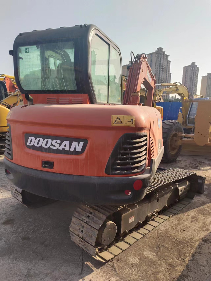 DOOSAN DX60 - מיני מחפר: תמונה 3 DOOSAN DX60 - מיני מחפר: תמונה 3