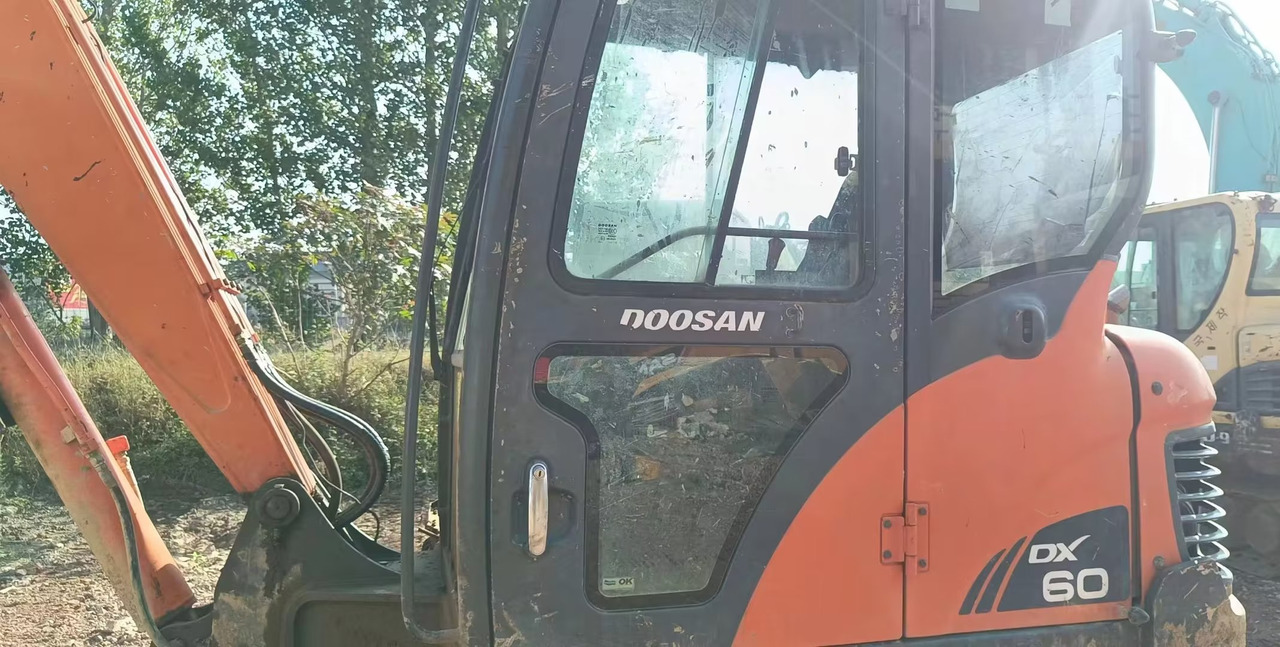 DOOSAN dx60 - מיני מחפר: תמונה 5 DOOSAN dx60 - מיני מחפר: תמונה 5