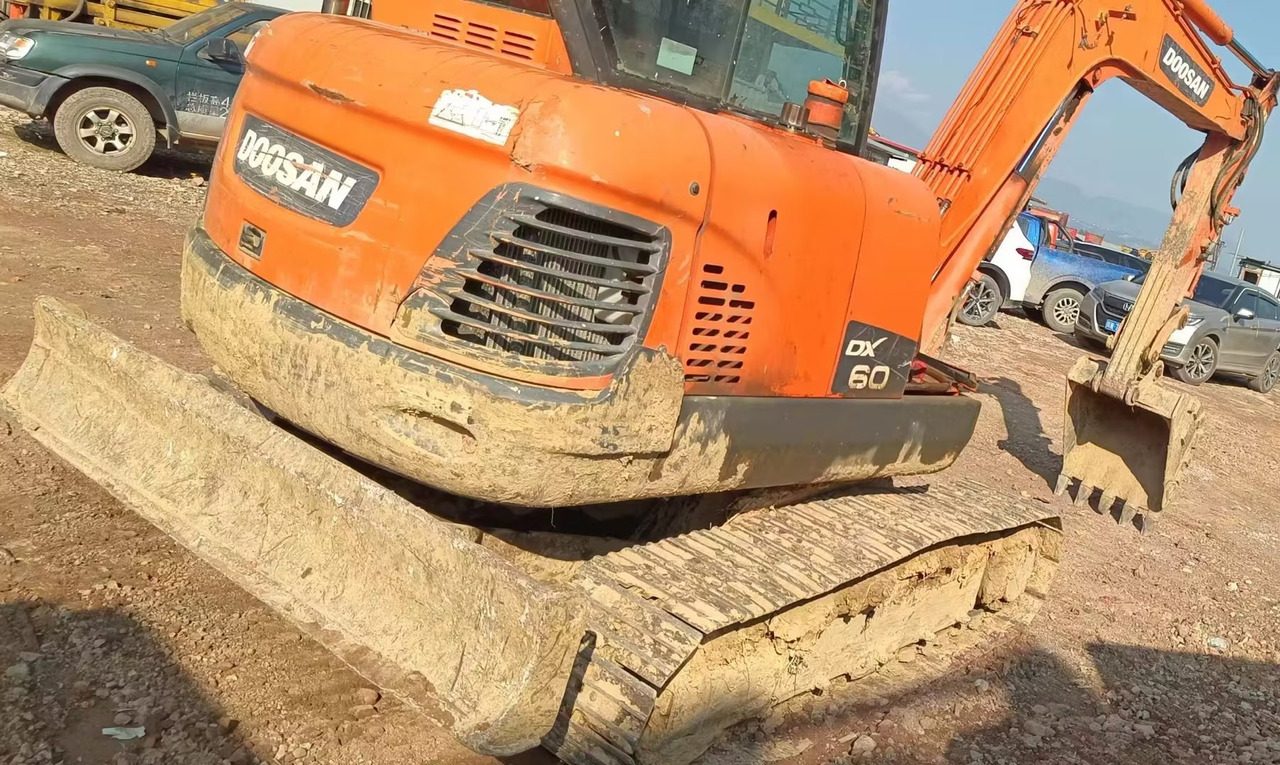 DOOSAN dx60 - מיני מחפר: תמונה 3 DOOSAN dx60 - מיני מחפר: תמונה 3