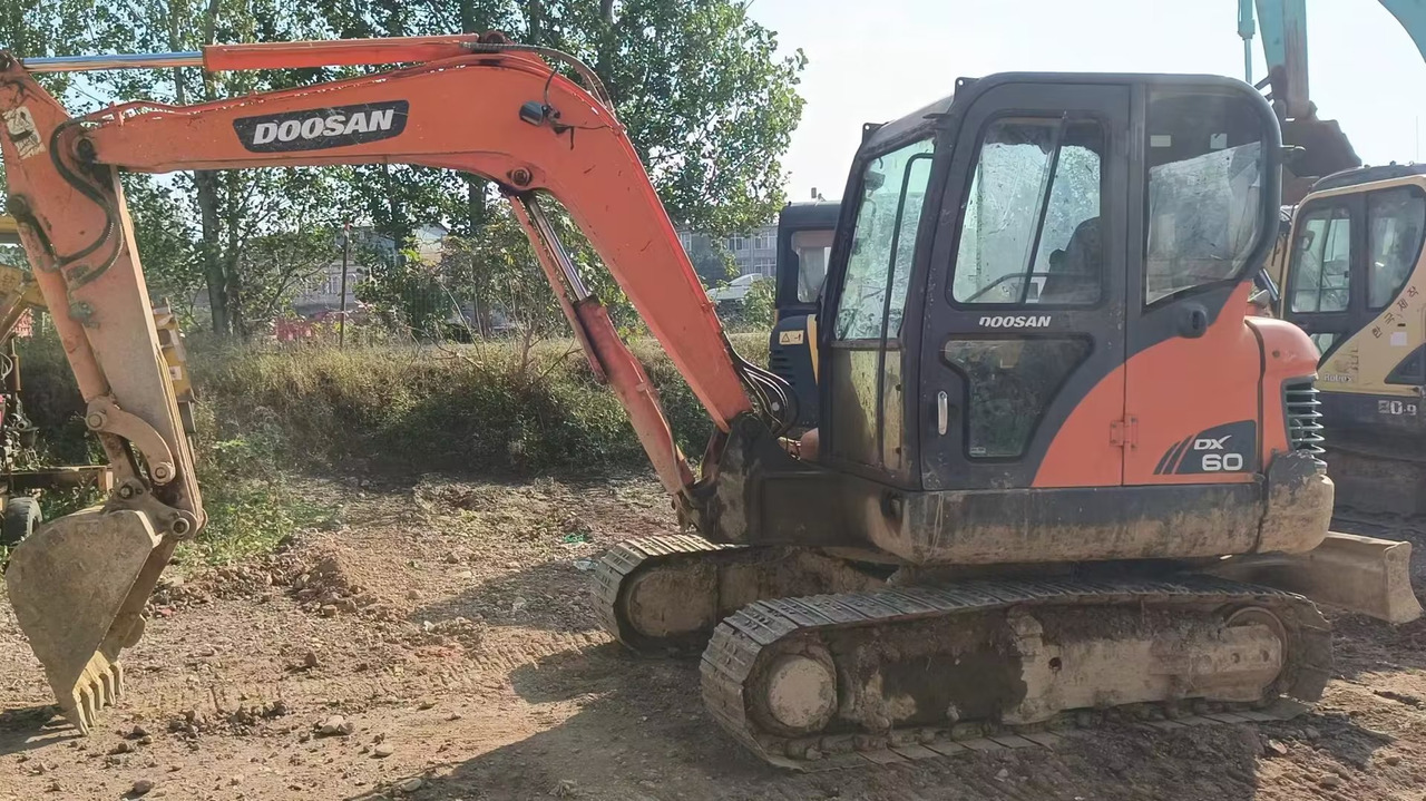 DOOSAN dx60 - מיני מחפר: תמונה 1 DOOSAN dx60 - מיני מחפר: תמונה 1