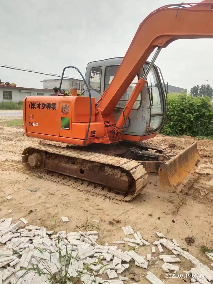 HITACHI EX60-5 - מיני מחפר: תמונה 2 HITACHI EX60-5 - מיני מחפר: תמונה 2