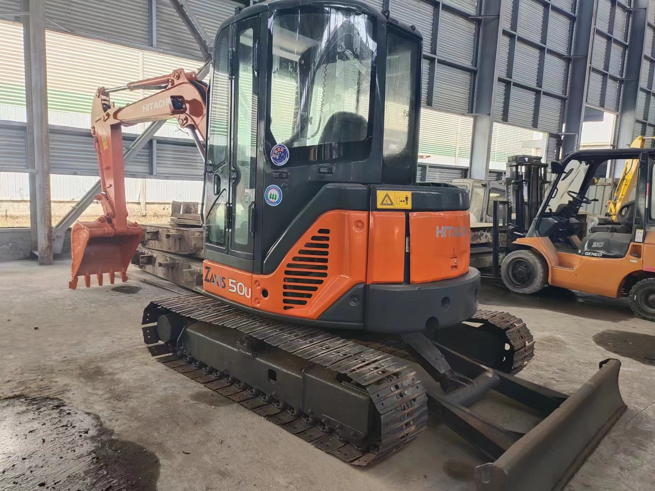 HITACHI ZX50U - מיני מחפר: תמונה 2 HITACHI ZX50U - מיני מחפר: תמונה 2