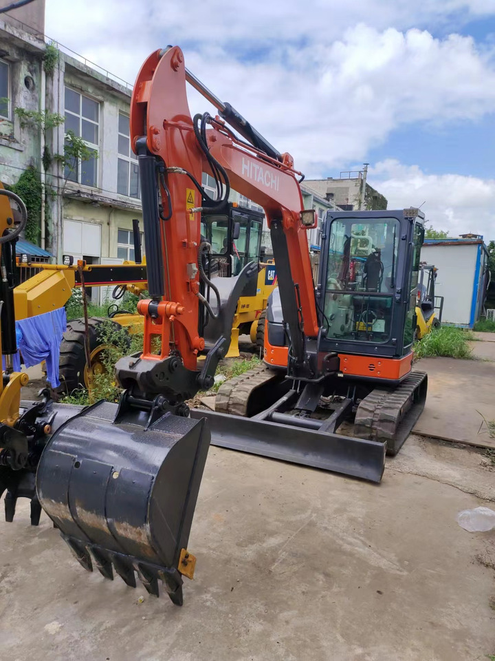 HITACHI ZX55 USR-5A - מיני מחפר: תמונה 1 HITACHI ZX55 USR-5A - מיני מחפר: תמונה 1