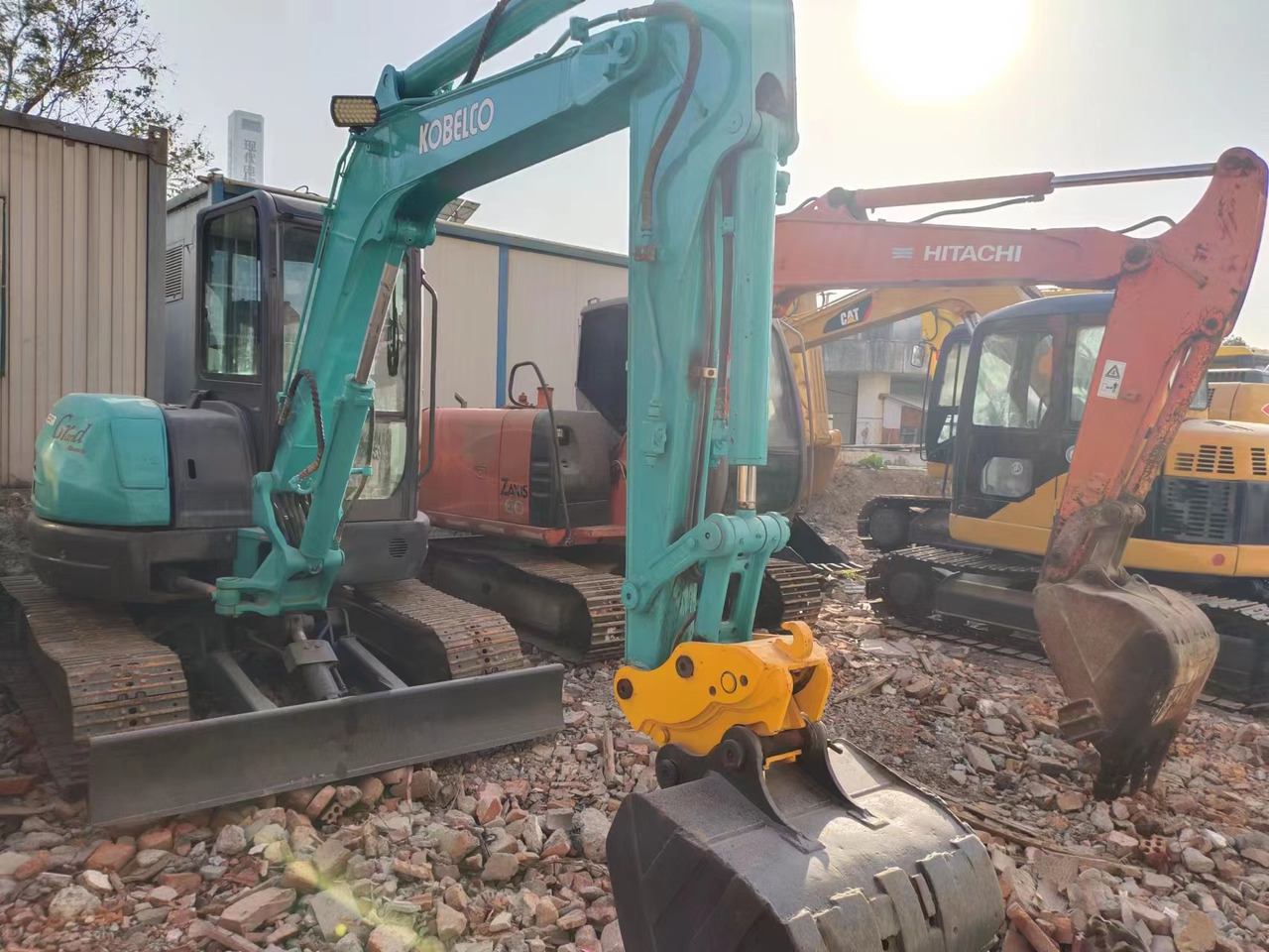 KOBELCO SK55SR - מיני מחפר: תמונה 2 KOBELCO SK55SR - מיני מחפר: תמונה 2