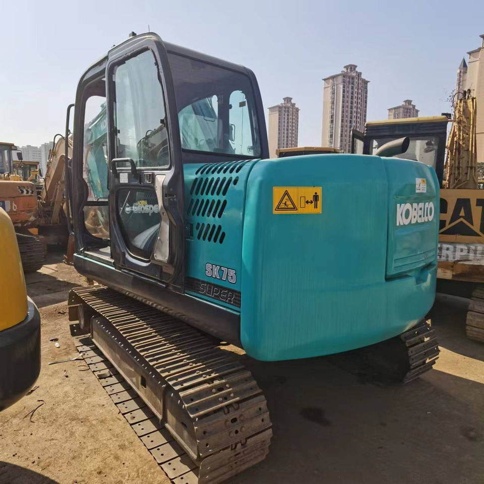 KOBELCO SK75 - מיני מחפר: תמונה 5 KOBELCO SK75 - מיני מחפר: תמונה 5