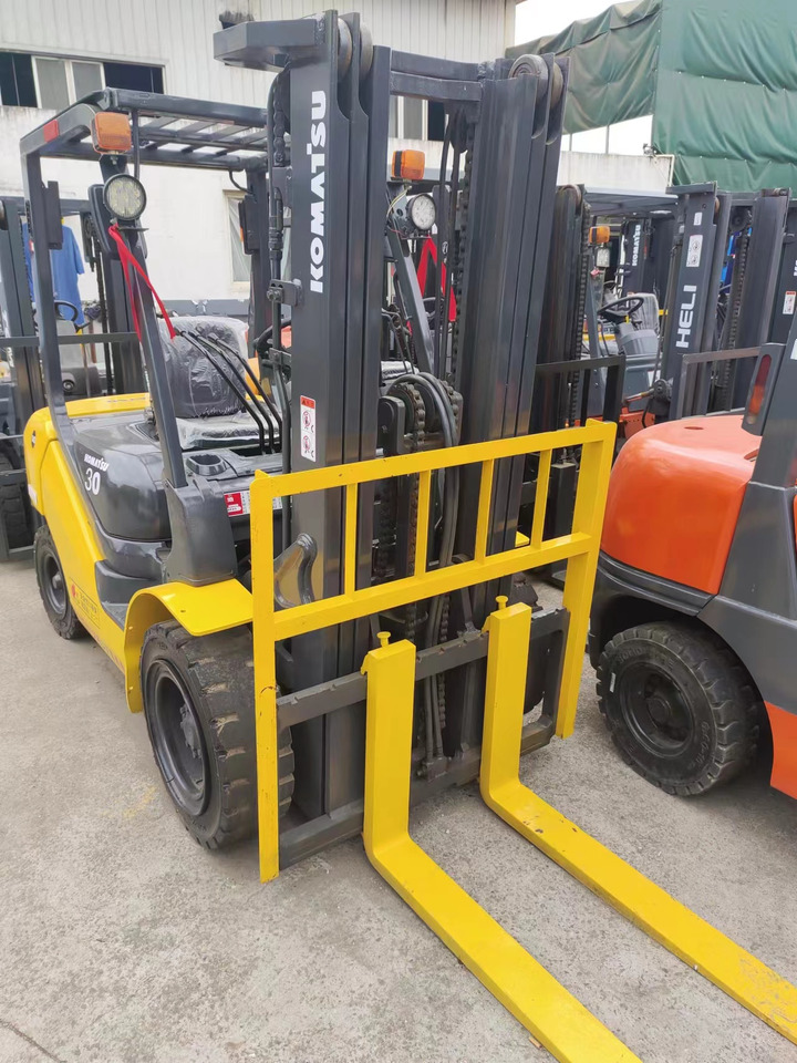 KOMATSU FD30 FD50 FD70 Japanese diesel forklift - מלגזת סולר: תמונה 2 KOMATSU FD30 FD50 FD70 Japanese diesel forklift - מלגזת סולר: תמונה 2