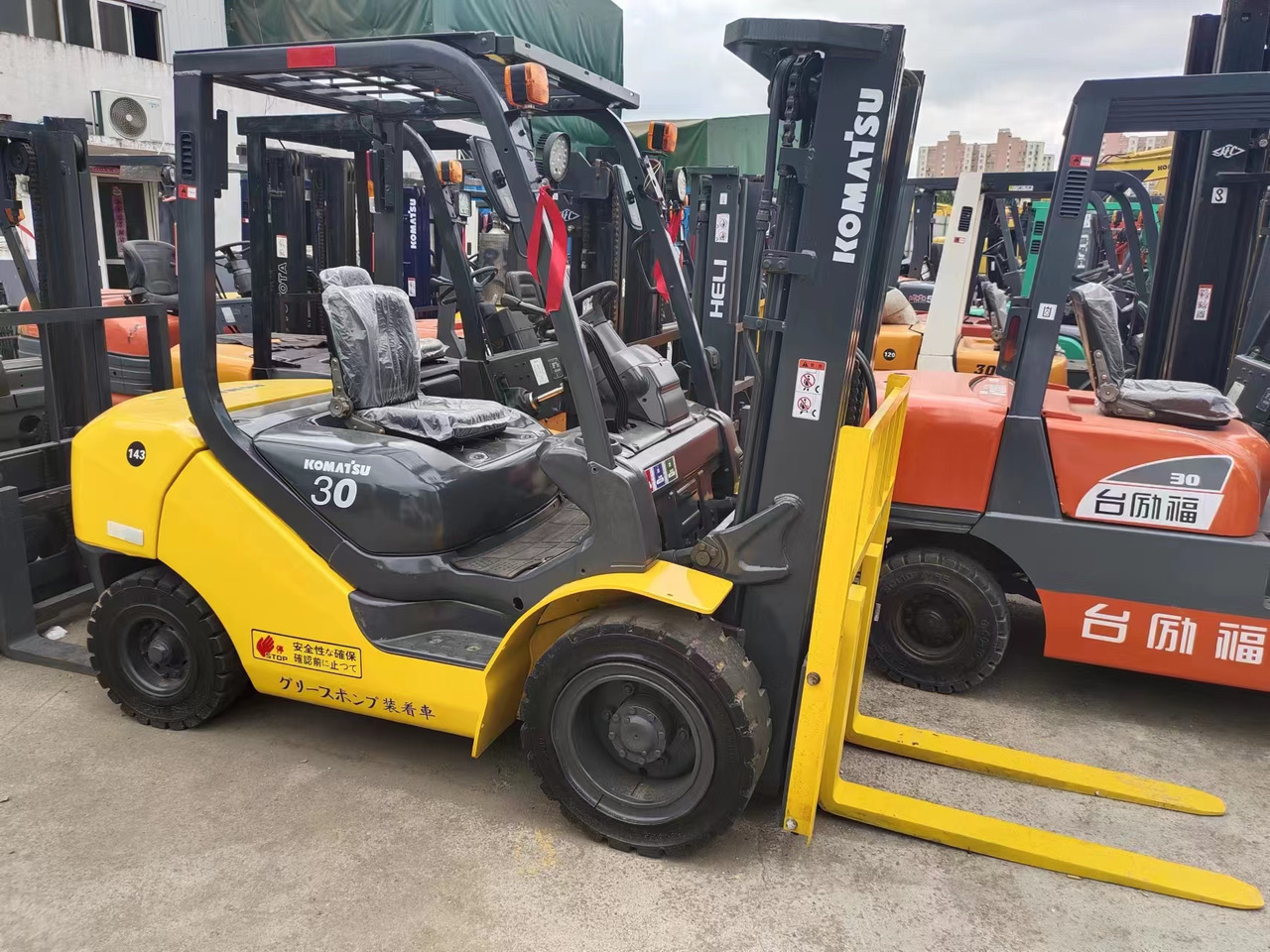 KOMATSU FD30 FD50 FD70 Japanese diesel forklift - מלגזת סולר: תמונה 1 KOMATSU FD30 FD50 FD70 Japanese diesel forklift - מלגזת סולר: תמונה 1
