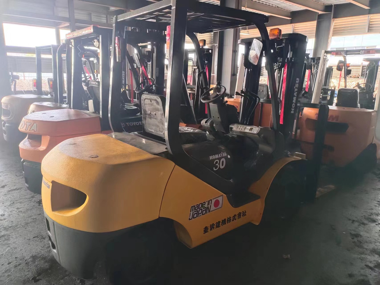 KOMATSU FD30 - מלגזת סולר: תמונה 1 KOMATSU FD30 - מלגזת סולר: תמונה 1