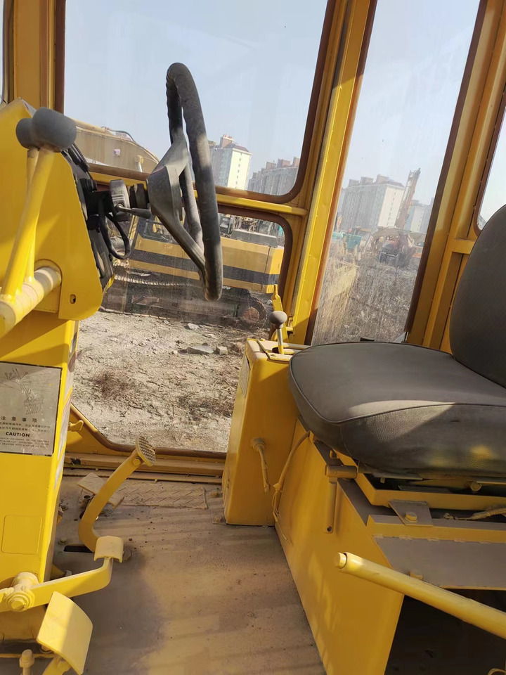 KOMATSU GD825A - מפלסת: תמונה 4 KOMATSU GD825A - מפלסת: תמונה 4