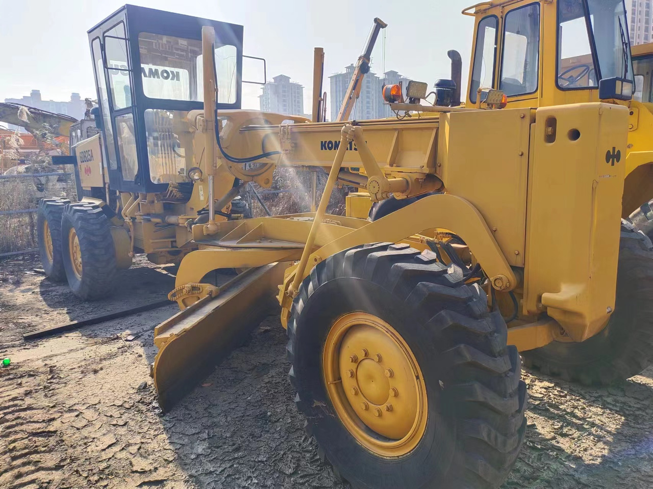 KOMATSU GD825A - מפלסת: תמונה 5 KOMATSU GD825A - מפלסת: תמונה 5