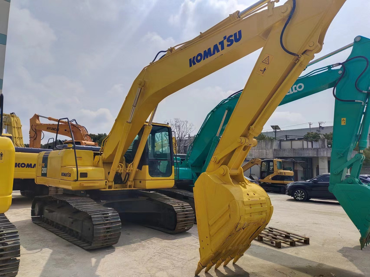 KOMATSU PC200-7 - מחפר סורק: תמונה 1 KOMATSU PC200-7 - מחפר סורק: תמונה 1
