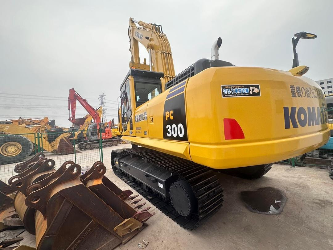 KOMATSU PC300-8 - מחפר סורק: תמונה 1 KOMATSU PC300-8 - מחפר סורק: תמונה 1