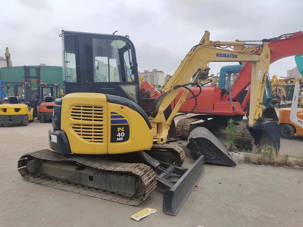 KOMATSU PC40MR - מיני מחפר: תמונה 1 KOMATSU PC40MR - מיני מחפר: תמונה 1