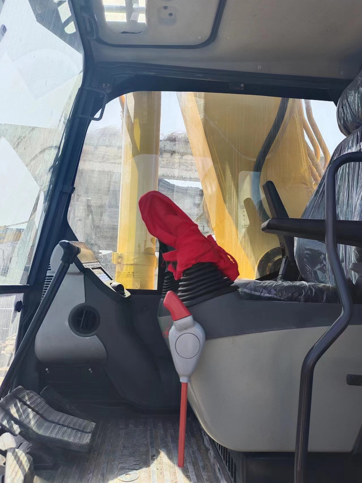 KOMATSU PC450-8 - מחפר סורק: תמונה 2 KOMATSU PC450-8 - מחפר סורק: תמונה 2
