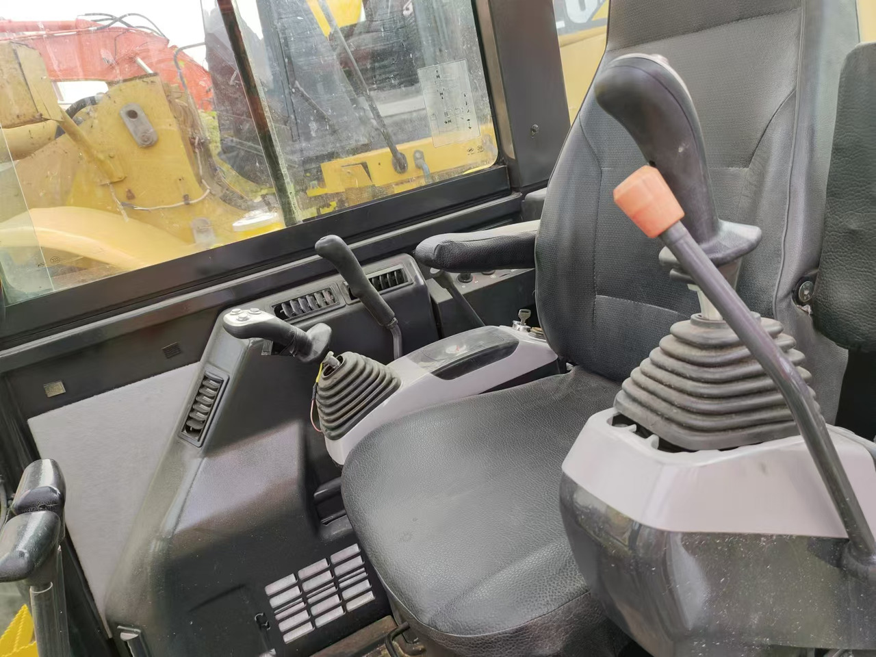 KOMATSU PC56-7 PC56 - מיני מחפר: תמונה 5 KOMATSU PC56-7 PC56 - מיני מחפר: תמונה 5
