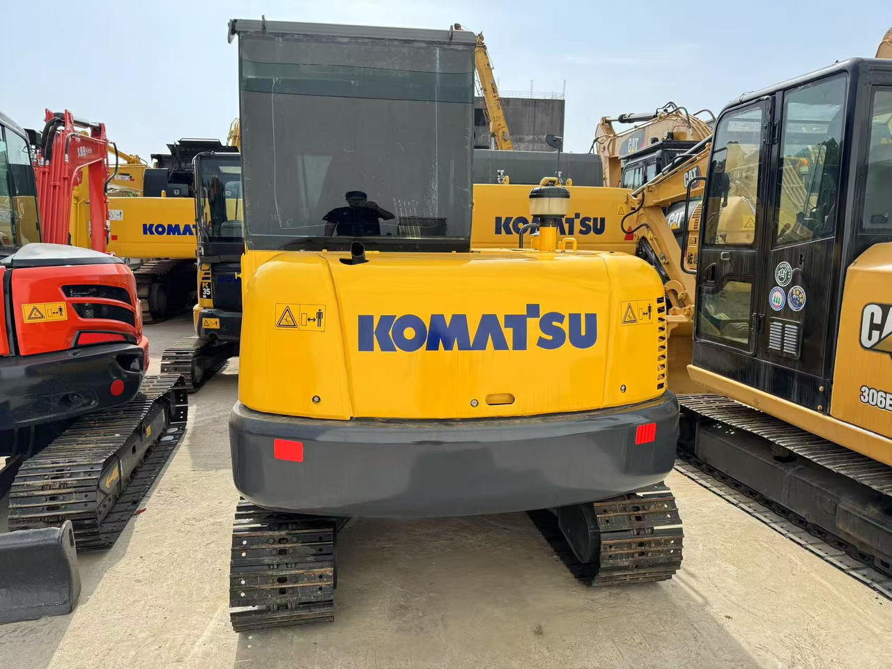 KOMATSU PC56 - מיני מחפר: תמונה 2 KOMATSU PC56 - מיני מחפר: תמונה 2