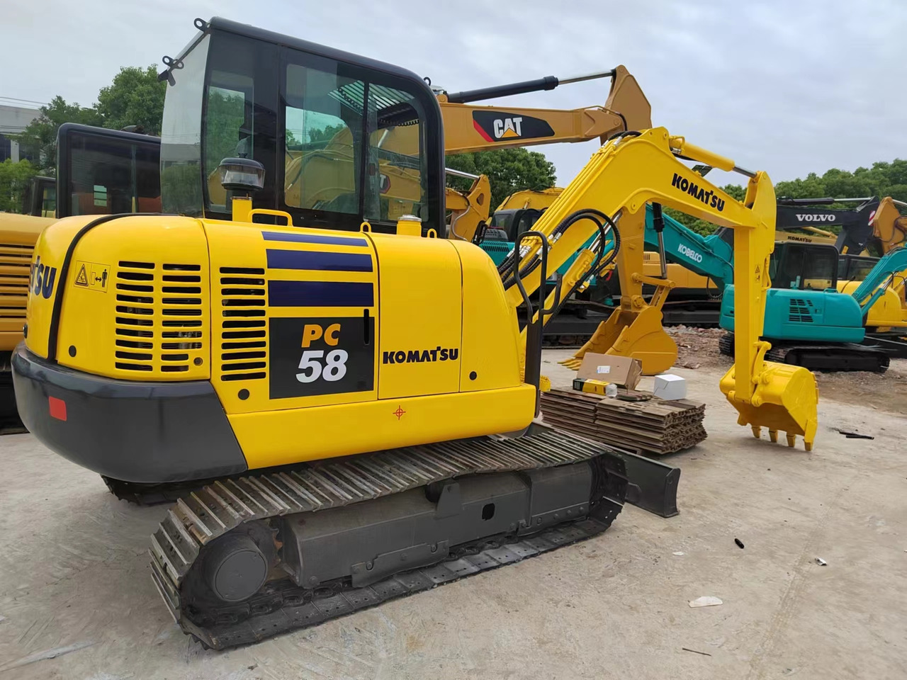מיני מחפר KOMATSU PC58 PC55 PC60: תמונה 1