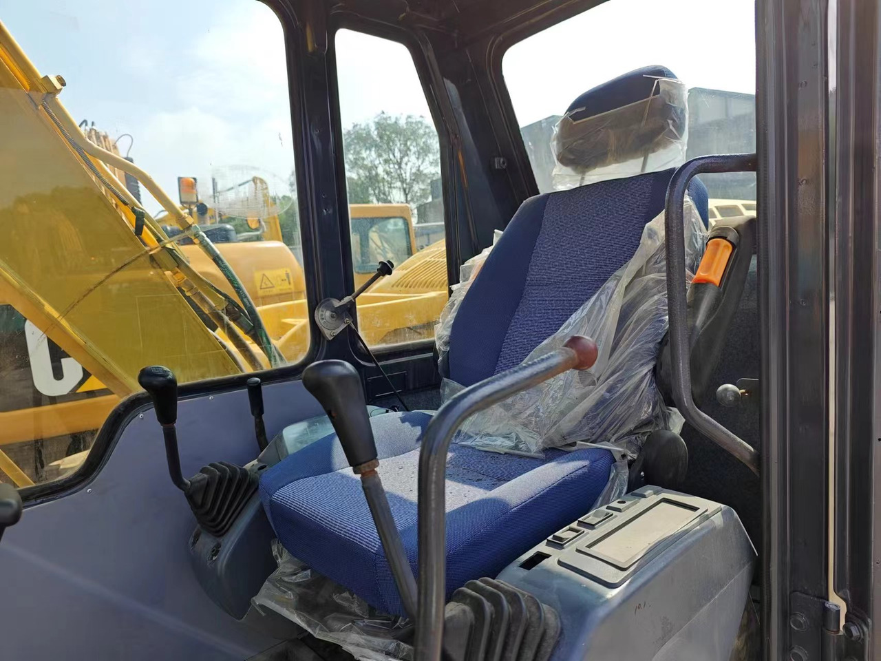 KOMATSU PC60-7 PC56 PC60 - מיני מחפר: תמונה 2 KOMATSU PC60-7 PC56 PC60 - מיני מחפר: תמונה 2