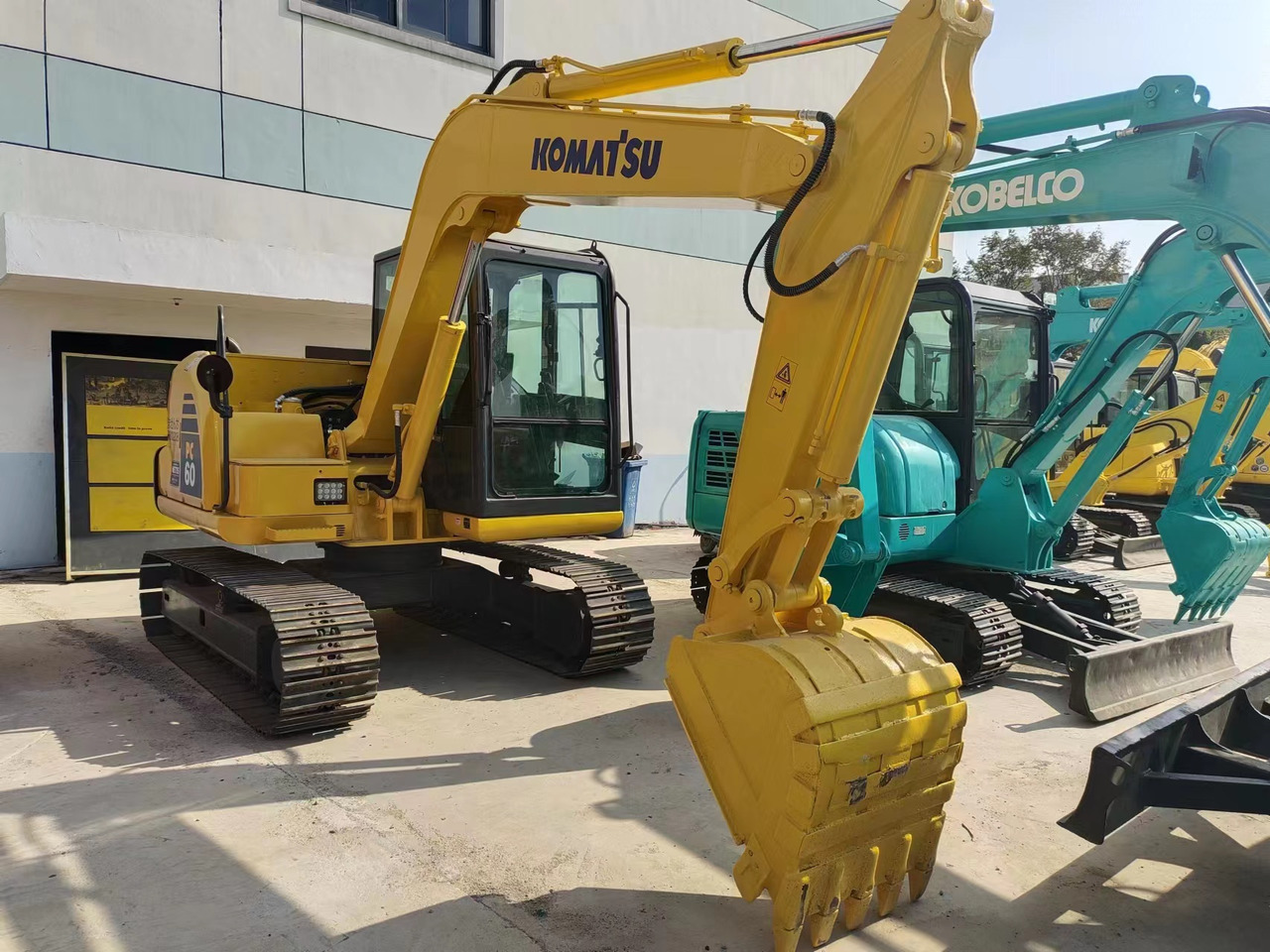 KOMATSU PC60-8 - מיני מחפר: תמונה 1 KOMATSU PC60-8 - מיני מחפר: תמונה 1