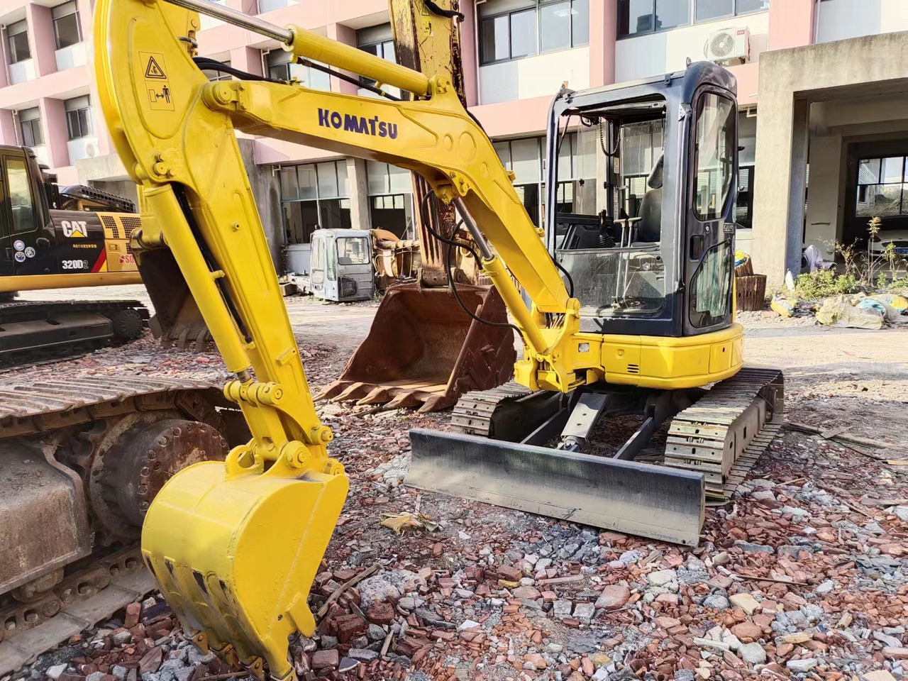 KOMATSU pc35 pc55 pc60 pc70 - מיני מחפר: תמונה 1 KOMATSU pc35 pc55 pc60 pc70 - מיני מחפר: תמונה 1