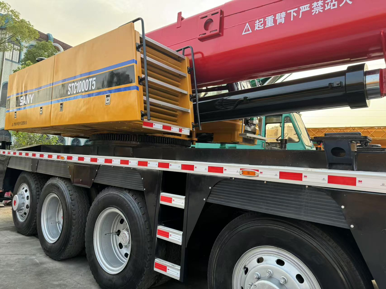 SANY STC1000T5 - עגורן נייד: תמונה 3 SANY STC1000T5 - עגורן נייד: תמונה 3