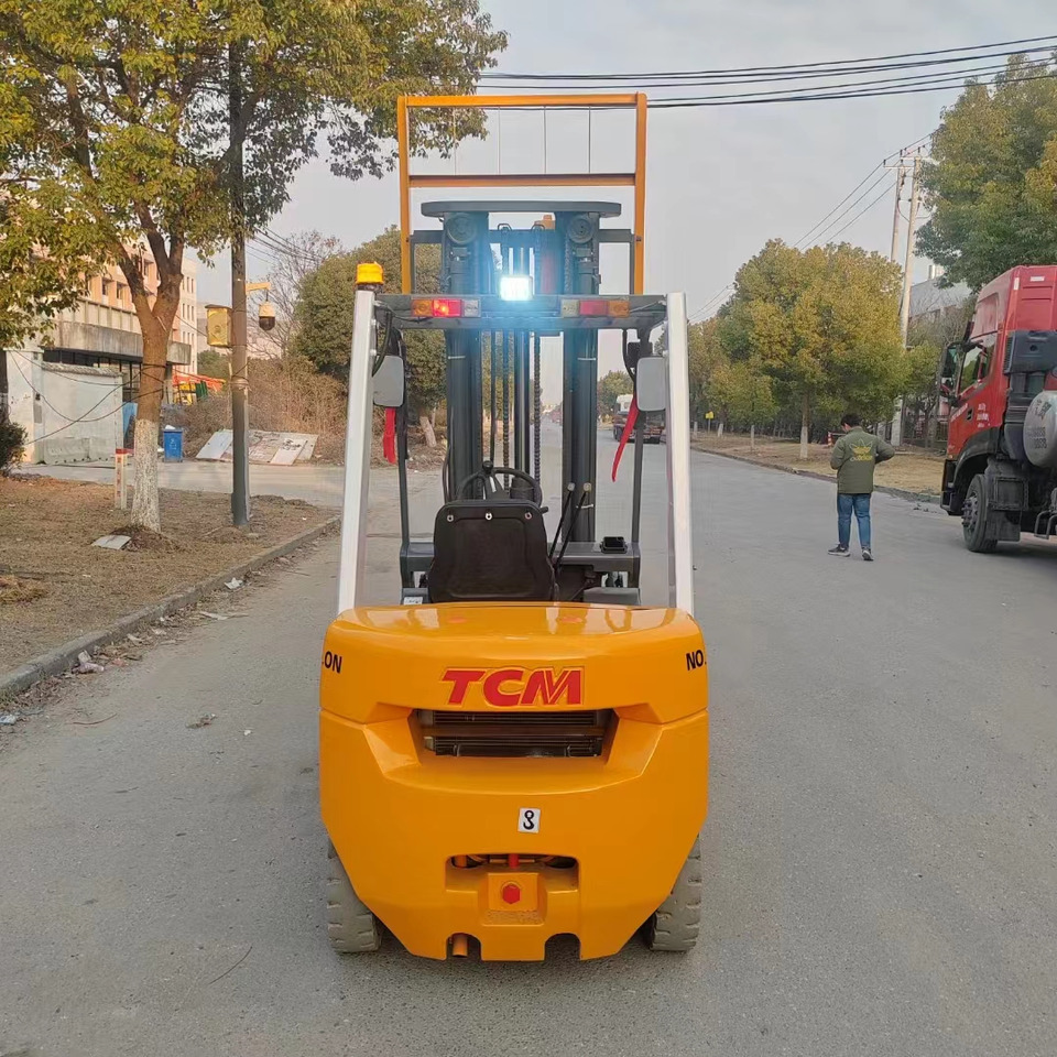 TCM FD30 diesel ISUZU engine forklift from Japan - מלגזת סולר: תמונה 2 TCM FD30 diesel ISUZU engine forklift from Japan - מלגזת סולר: תמונה 2