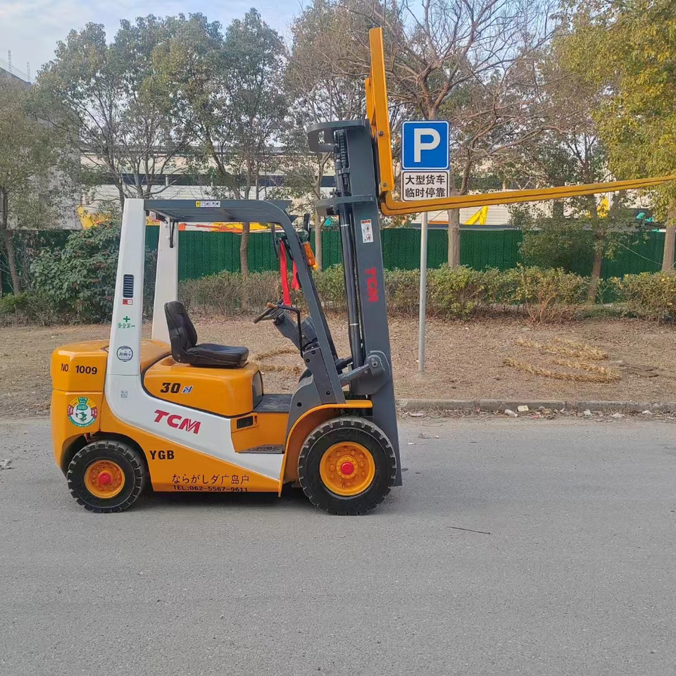 TCM FD30 diesel ISUZU engine forklift from Japan - מלגזת סולר: תמונה 1 TCM FD30 diesel ISUZU engine forklift from Japan - מלגזת סולר: תמונה 1
