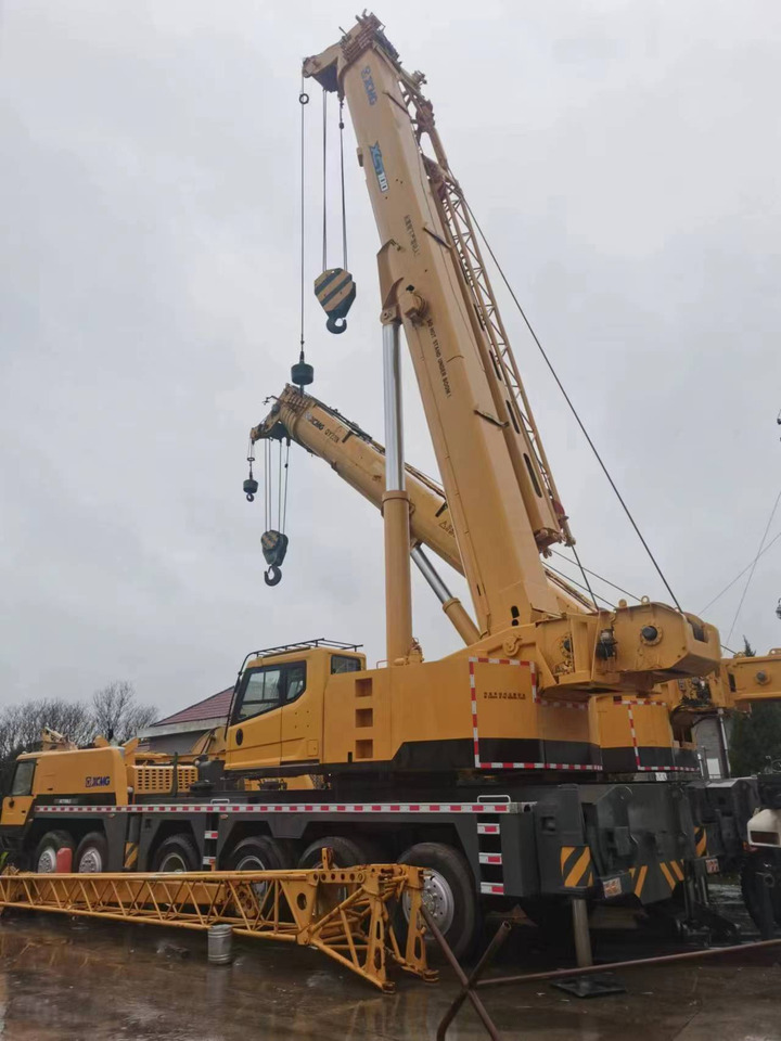 XCMG QY100K - עגורן נייד: תמונה 1 XCMG QY100K - עגורן נייד: תמונה 1
