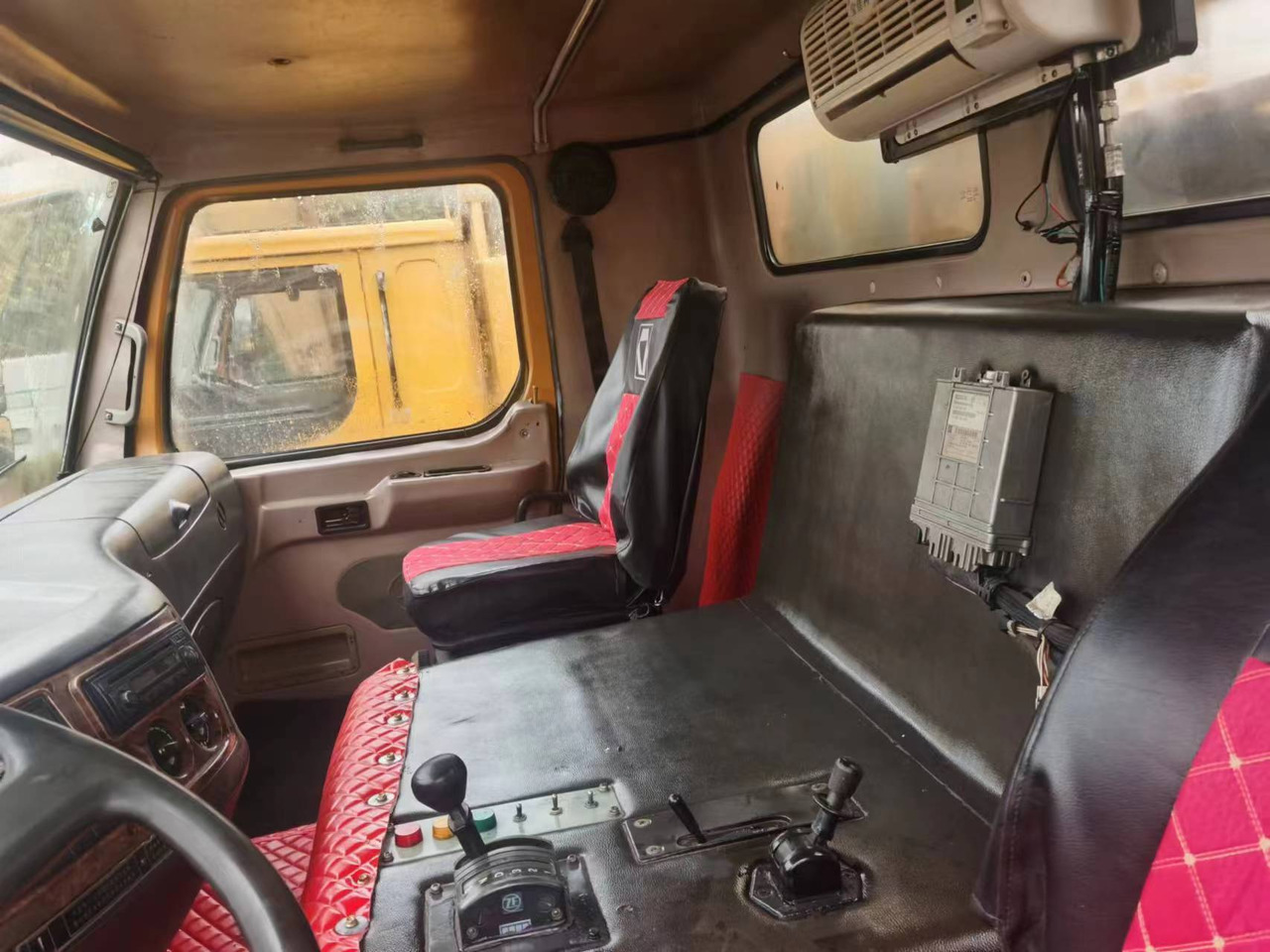 XCMG QY100K - עגורן נייד: תמונה 5 XCMG QY100K - עגורן נייד: תמונה 5
