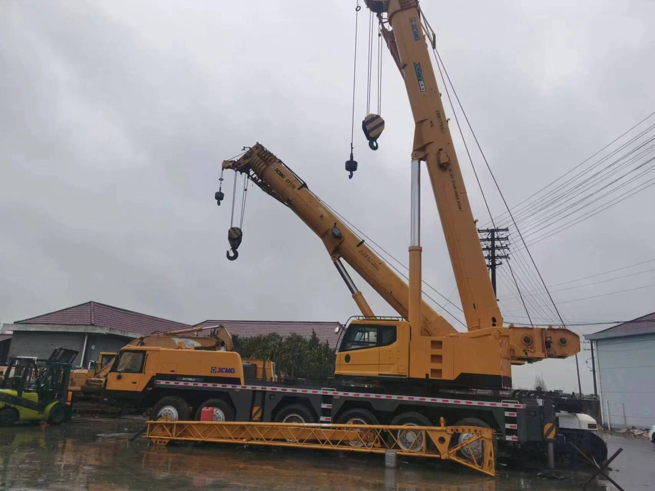 XCMG QY100K - עגורן נייד: תמונה 2 XCMG QY100K - עגורן נייד: תמונה 2