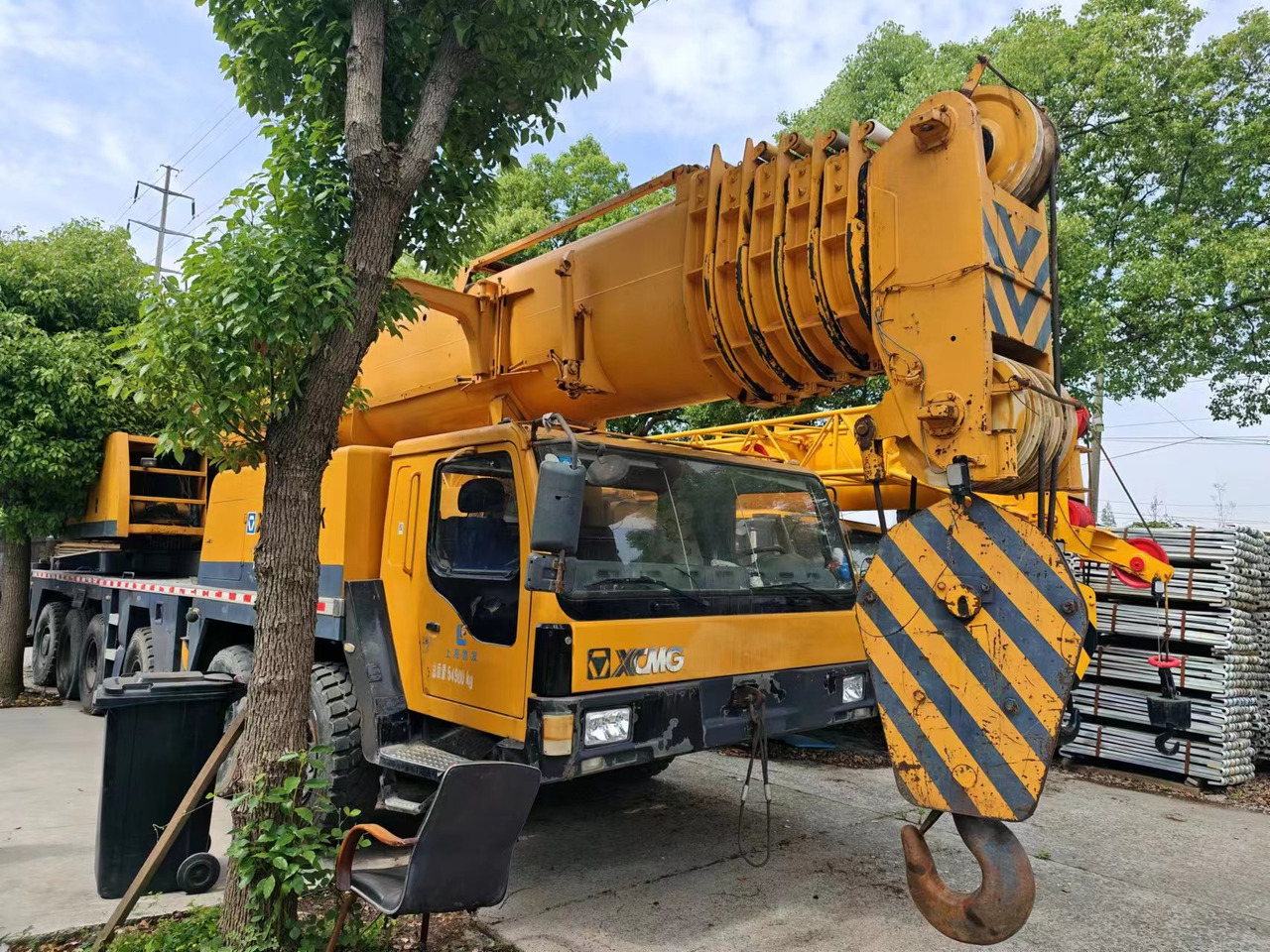 XCMG QY130K - עגורן נייד: תמונה 1 XCMG QY130K - עגורן נייד: תמונה 1