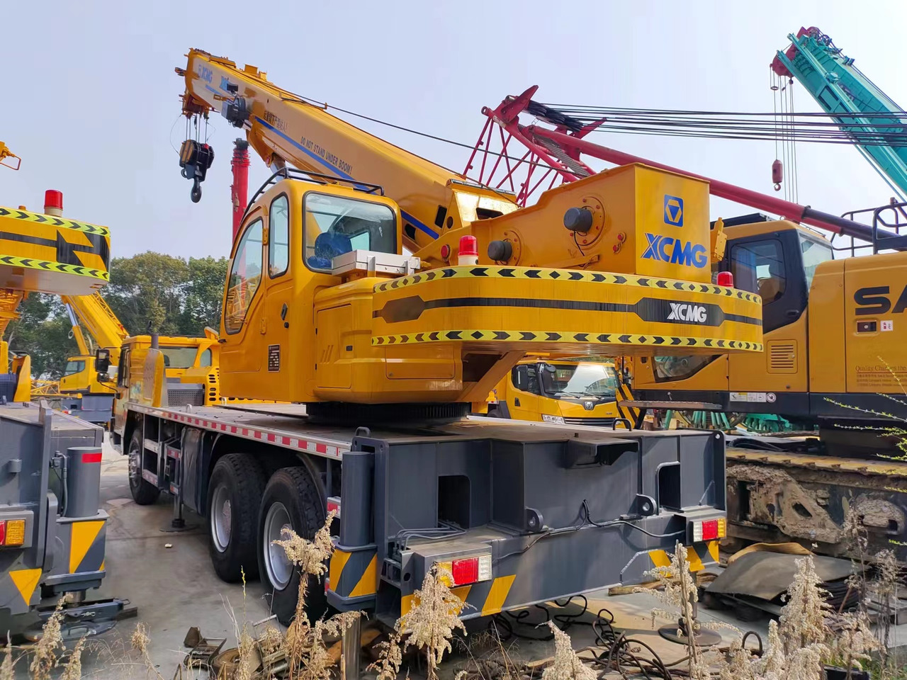 XCMG QY25K - עגורן נייד: תמונה 1 XCMG QY25K - עגורן נייד: תמונה 1