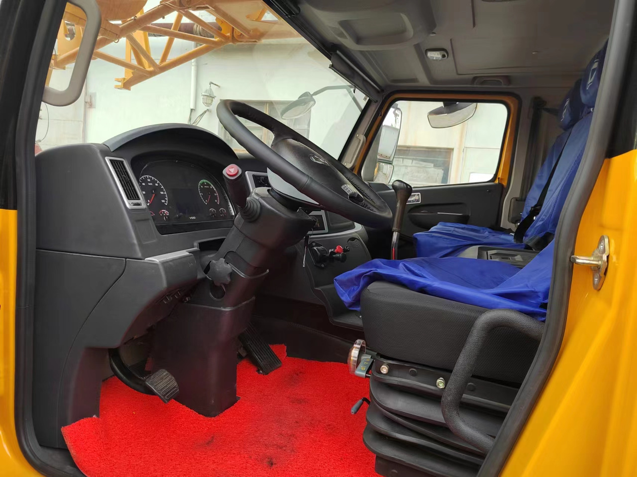 XCMG QY70K - עגורן נייד: תמונה 5 XCMG QY70K - עגורן נייד: תמונה 5