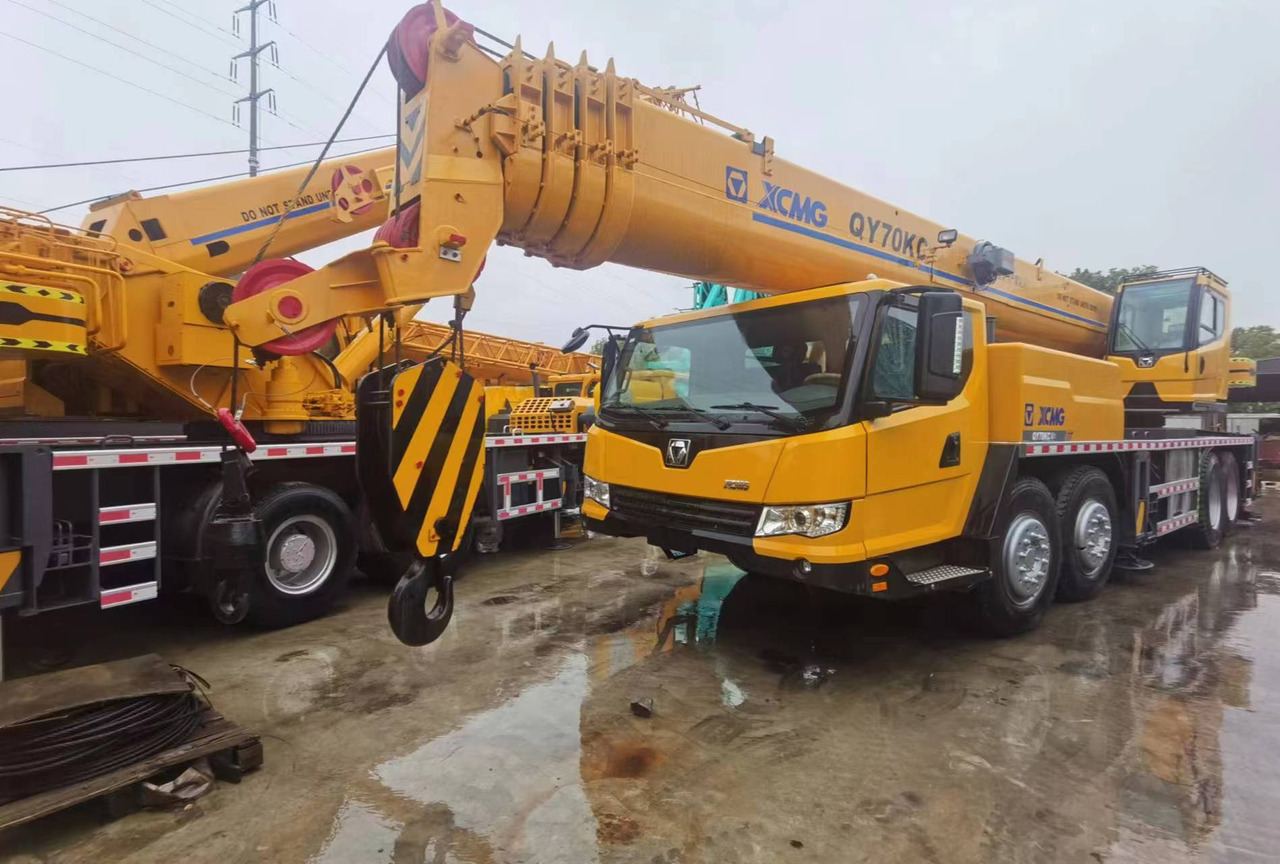 XCMG QY70K - עגורן נייד: תמונה 1 XCMG QY70K - עגורן נייד: תמונה 1