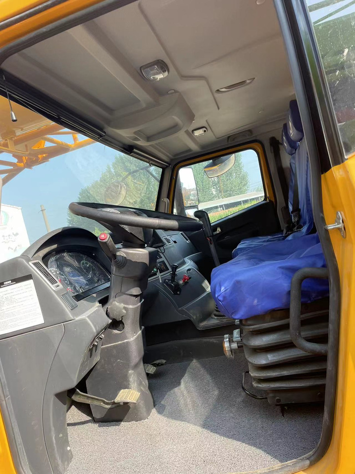 XCMG QY70K - עגורן נייד: תמונה 5 XCMG QY70K - עגורן נייד: תמונה 5