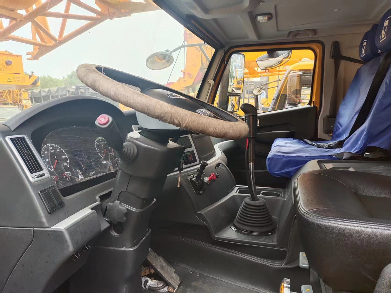 XCMG QY70K - עגורן נייד: תמונה 4 XCMG QY70K - עגורן נייד: תמונה 4
