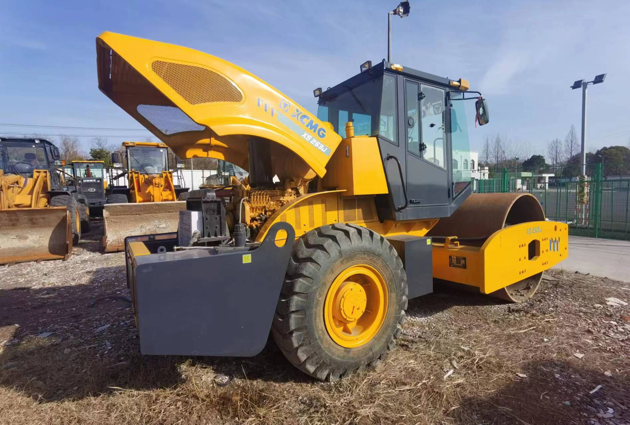 XCMG XS263J - מדחס: תמונה 3 XCMG XS263J - מדחס: תמונה 3