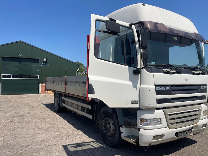 DAF CF 85 FLATBED TRUCK - משאית צד נופל/ שטוחה: תמונה 1 DAF CF 85 FLATBED TRUCK - משאית צד נופל/ שטוחה: תמונה 1