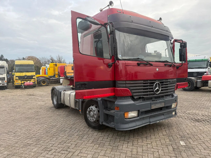 Mercedes-Benz Actros 1843 3 pedals - יחידת טרקטור: תמונה 1 Mercedes-Benz Actros 1843 3 pedals - יחידת טרקטור: תמונה 1