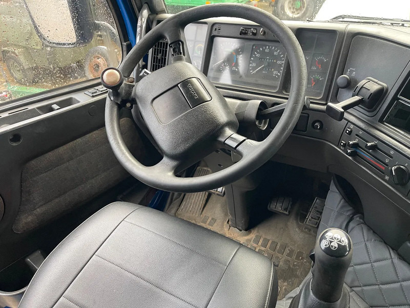Interior photo 2: יחידת טרקטור Volvo FH 12.420 Tractor unit