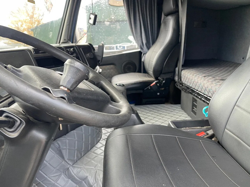 Interior photo 1: יחידת טרקטור Volvo FH 12.420 Tractor unit
