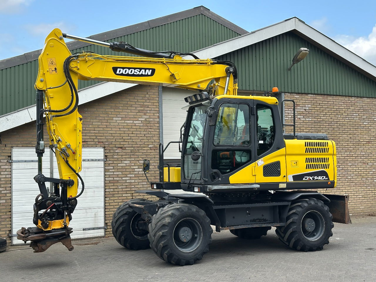 Doosan DX140W-5 - מחפר גלגלים: תמונה 2 Doosan DX140W-5 - מחפר גלגלים: תמונה 2