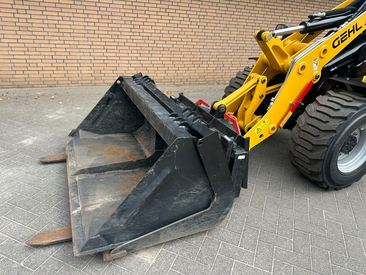 מעמיס גלגלים Gehl AL550: תמונה 15 מעמיס גלגלים Gehl AL550: תמונה 15