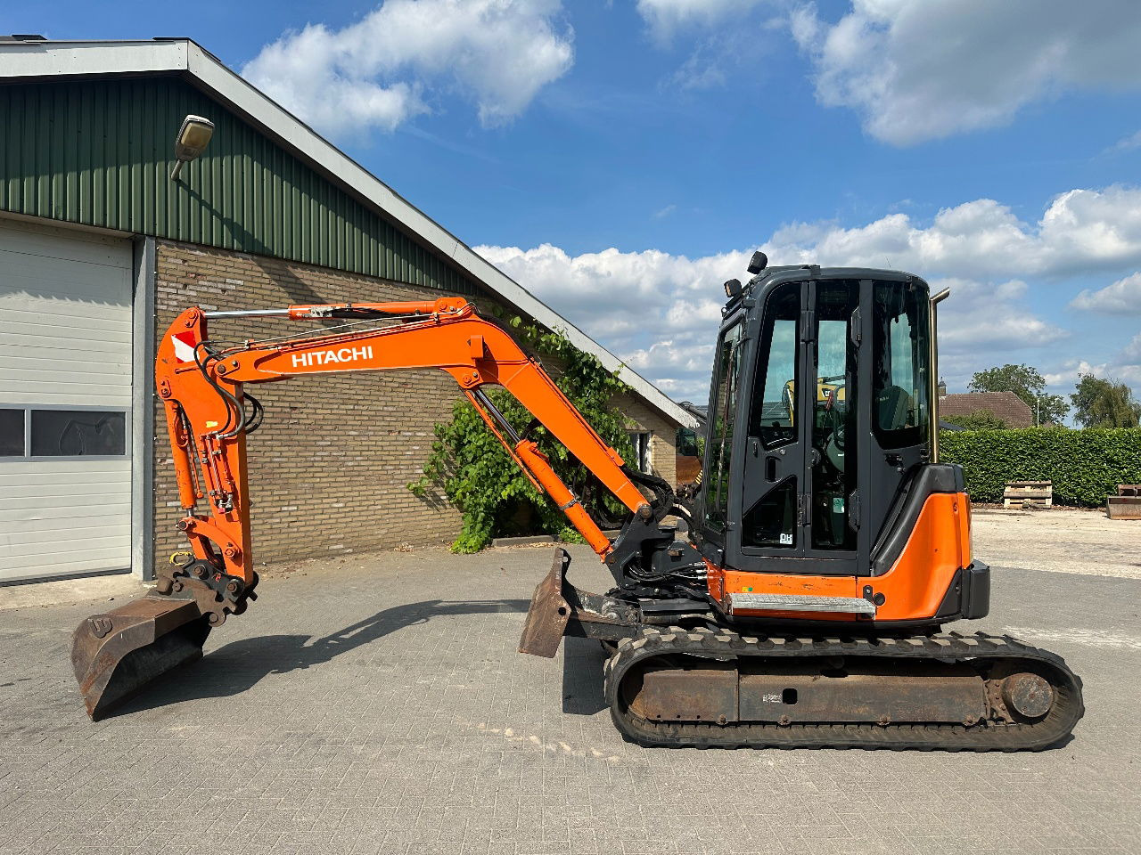 Hitachi ZX50U-2 CLR - מיני מחפר: תמונה 1 Hitachi ZX50U-2 CLR - מיני מחפר: תמונה 1