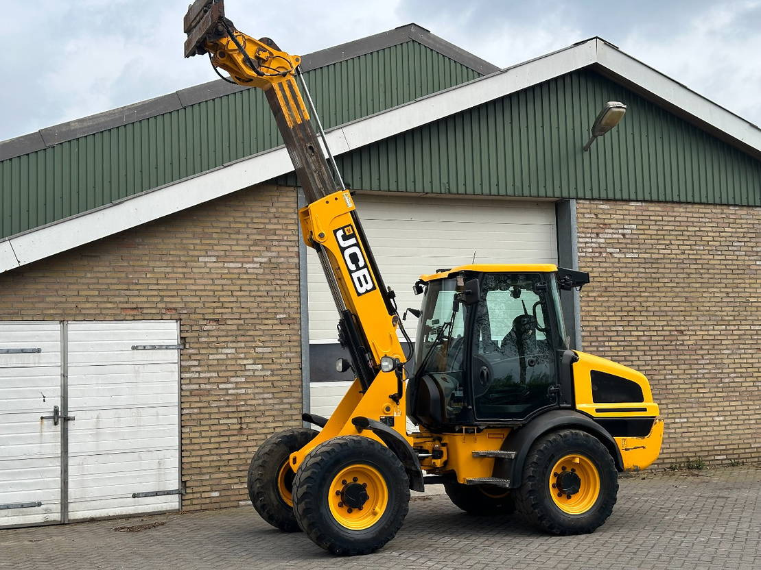 JCB TM220 SV A - מעמיס גלגלים טלסקופי: תמונה 4 JCB TM220 SV A - מעמיס גלגלים טלסקופי: תמונה 4