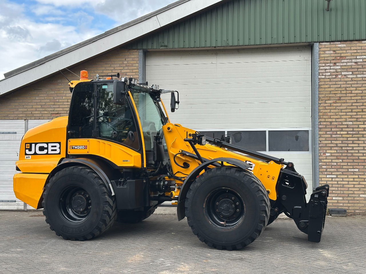 JCB TM320S sv - מעמיס גלגלים טלסקופי: תמונה 1 JCB TM320S sv - מעמיס גלגלים טלסקופי: תמונה 1